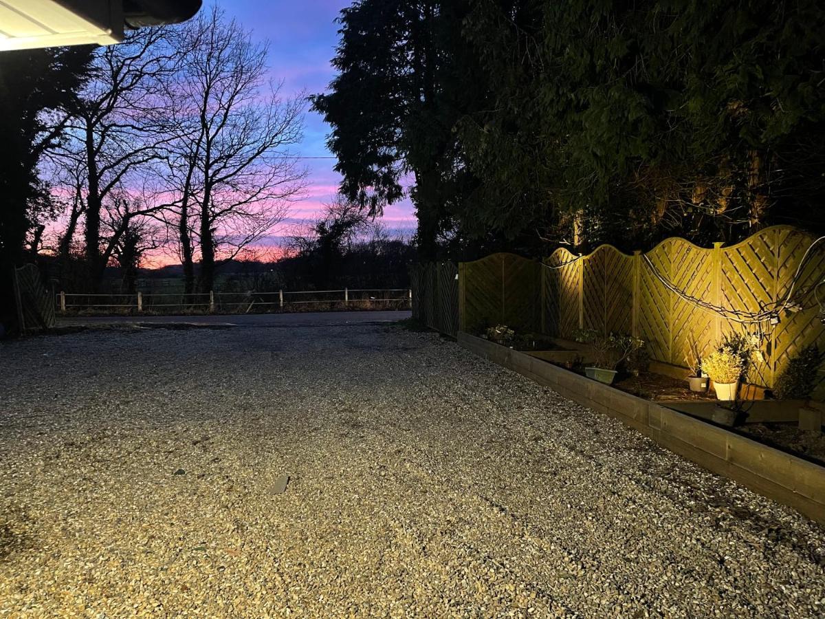 Da Vinci Guest House & Guest Parking, A Real Gem Crawley  Exterior photo