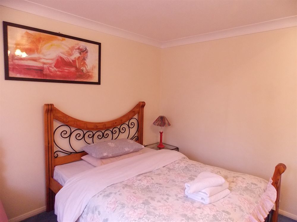 Da Vinci Guest House & Guest Parking, A Real Gem Crawley  Exterior photo